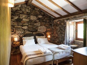 Traditional Villa, 2 Bedrooms, Balcony, Mountainside | Frette Italian sheets, premium bedding, desk, laptop workspace - Quinta do Rapozinho (Cabeceiras de Basto)