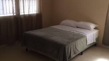 Traditional Duplex, 1 Double Bed, Shared Bathroom | Iron/ironing board, free WiFi