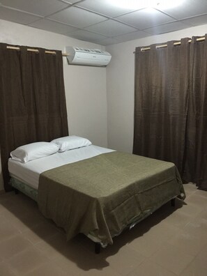 Traditional Duplex, 1 Double Bed, Shared Bathroom | Iron/ironing board, free WiFi