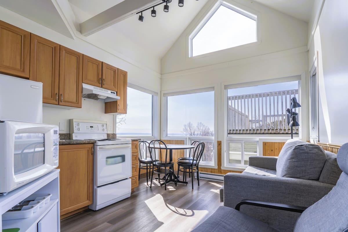 Appartement Familial, 1 chambre, vue fleuve | Coin séjour
