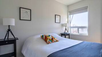 Hypo-allergenic bedding, laptop workspace, iron/ironing board, free WiFi