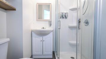 Rainfall showerhead, free toiletries, hair dryer, towels