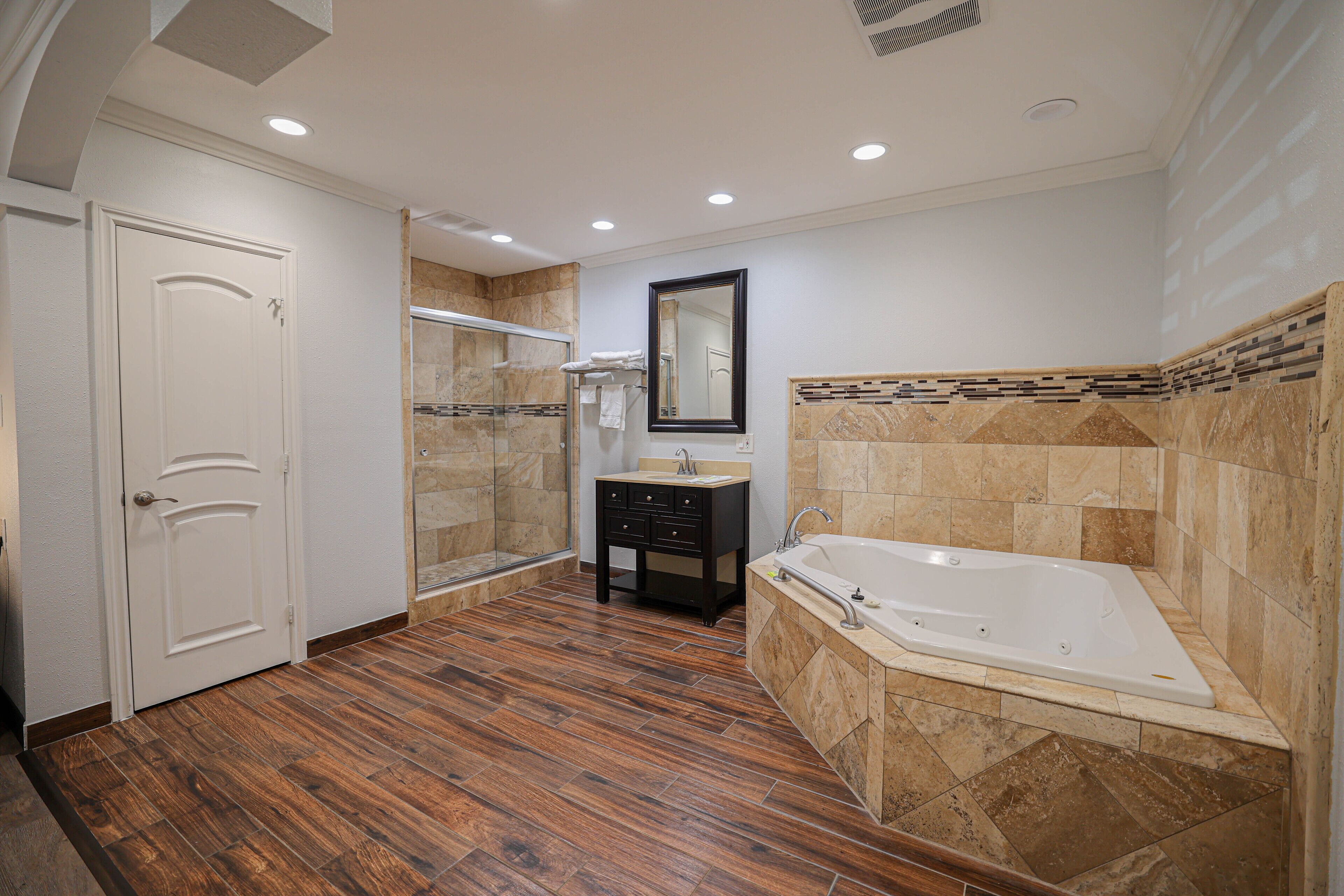 Escritorio, cortinas blackout, wifi gratis y ropa de cama 