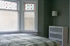 Standard Room, 1 Queen Bed | Free WiFi