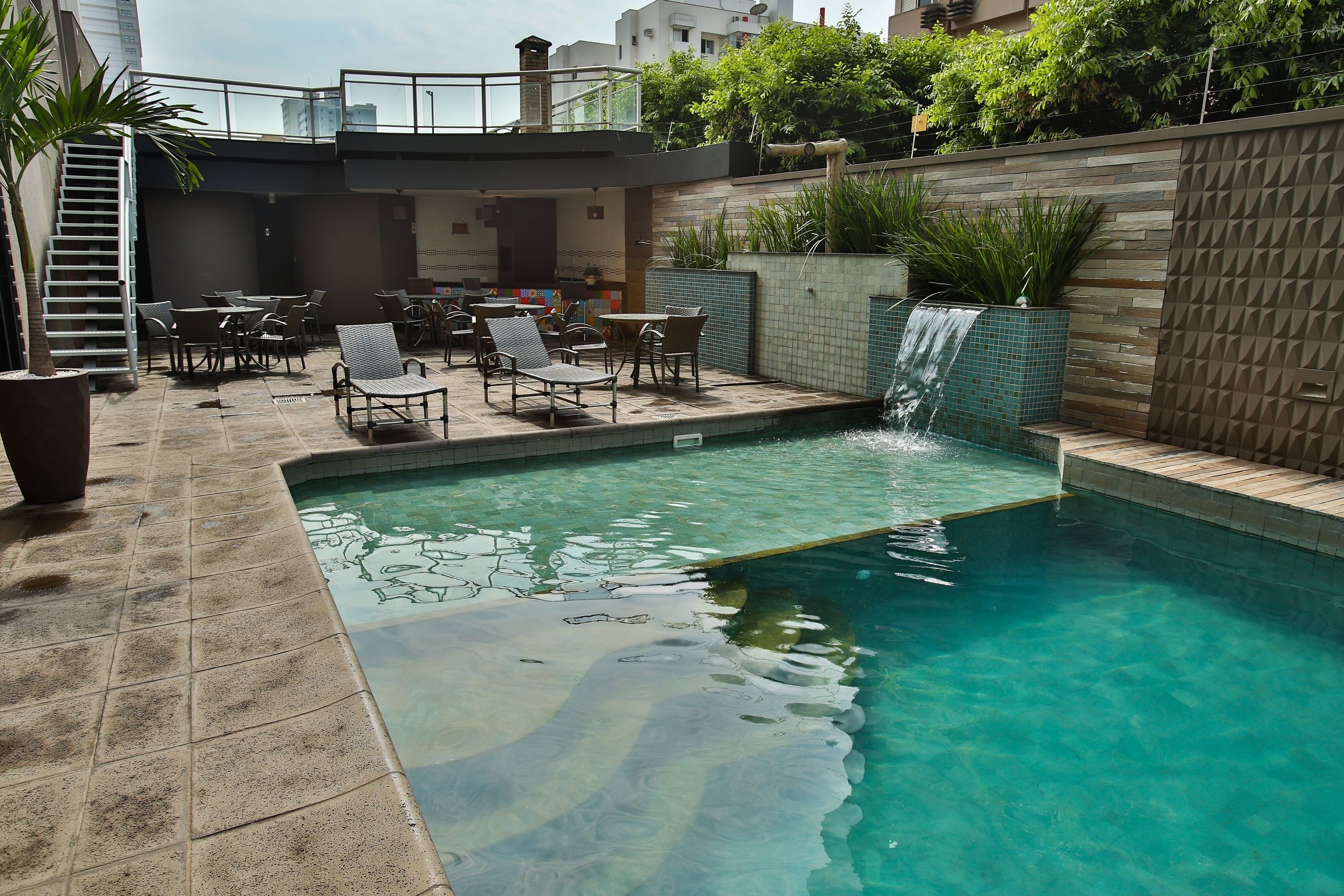 outdoor pool, open 6:00 am to 10:00 pm, pool loungers