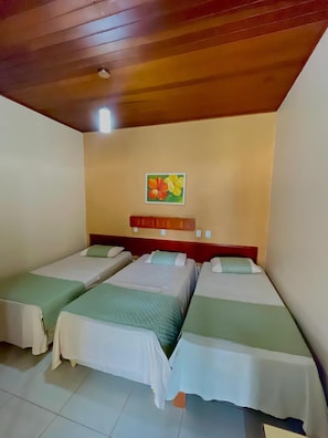 Dreibettzimmer | Kostenloses WLAN, Bettwäsche