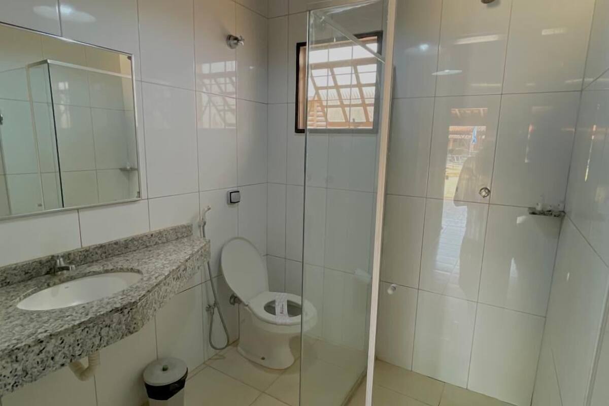 shower, free toiletries, towels, soap