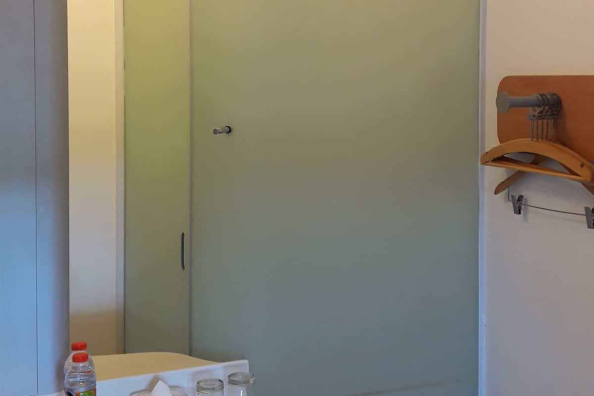 room, 1 queen bed (cocoon) | bathroom | shower, rainfall showerhead, eco-friendly toiletries, hair dryer