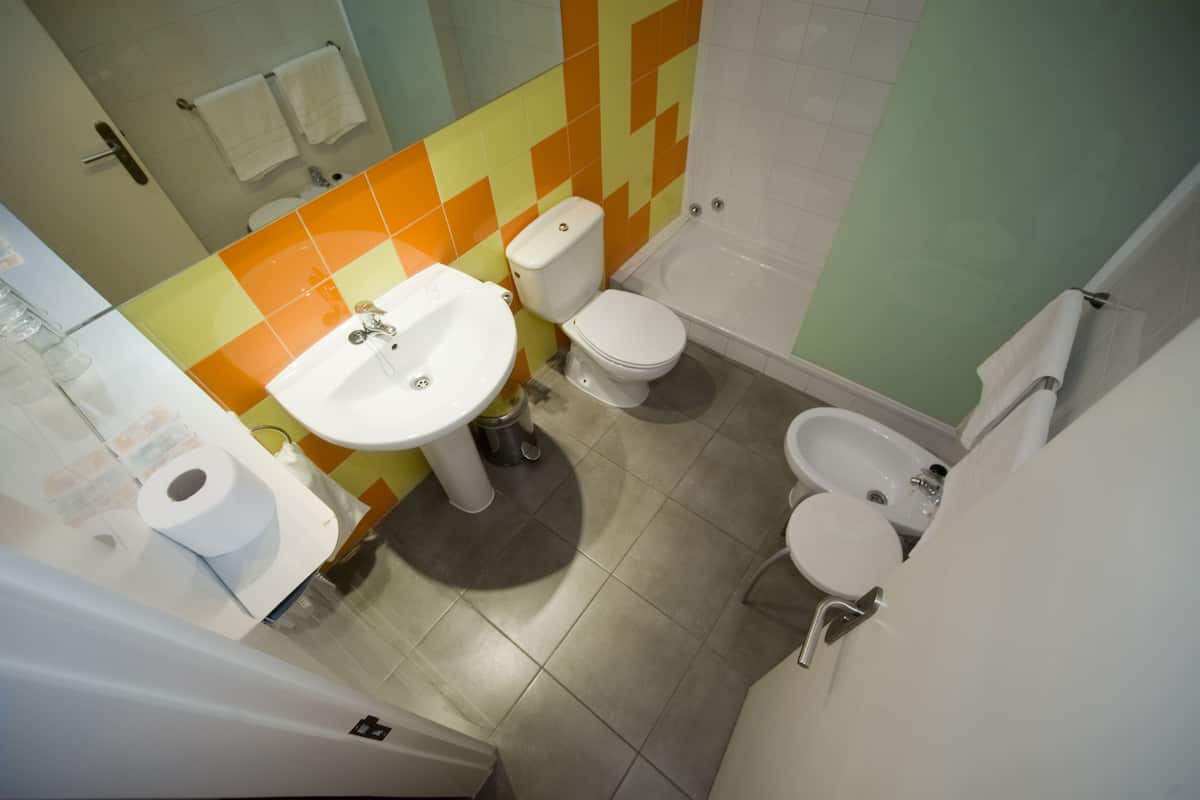 double room, balcony | bathroom | free toiletries, hair dryer, bidet, towels