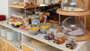 A buffet with various food items, including fruits, pastries, and condiments. - Hotel Es Mitjorn (Sant Antoni de Portmany)