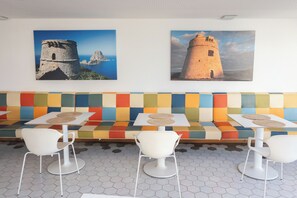 Breakfast and dinner served - Hotel Es Mitjorn (Sant Antoni de Portmany)
