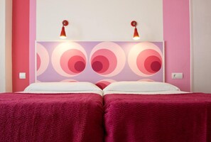 Chambre Double, balcon | Décoration personnalisée, bureau, lits bébé (en supplément)
