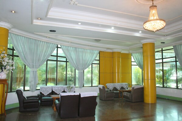 Lobby sitting area - Nice Day Hotel (Yangon)