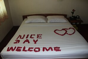 Standard Double Room | Minibar, in-room safe, desk, blackout drapes - Nice Day Hotel (Yangon)