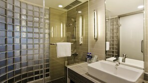 Shower, hair dryer, slippers, towels - Holiday Inn Express Xi'an High-tech Zone by IHG (Xi'an)