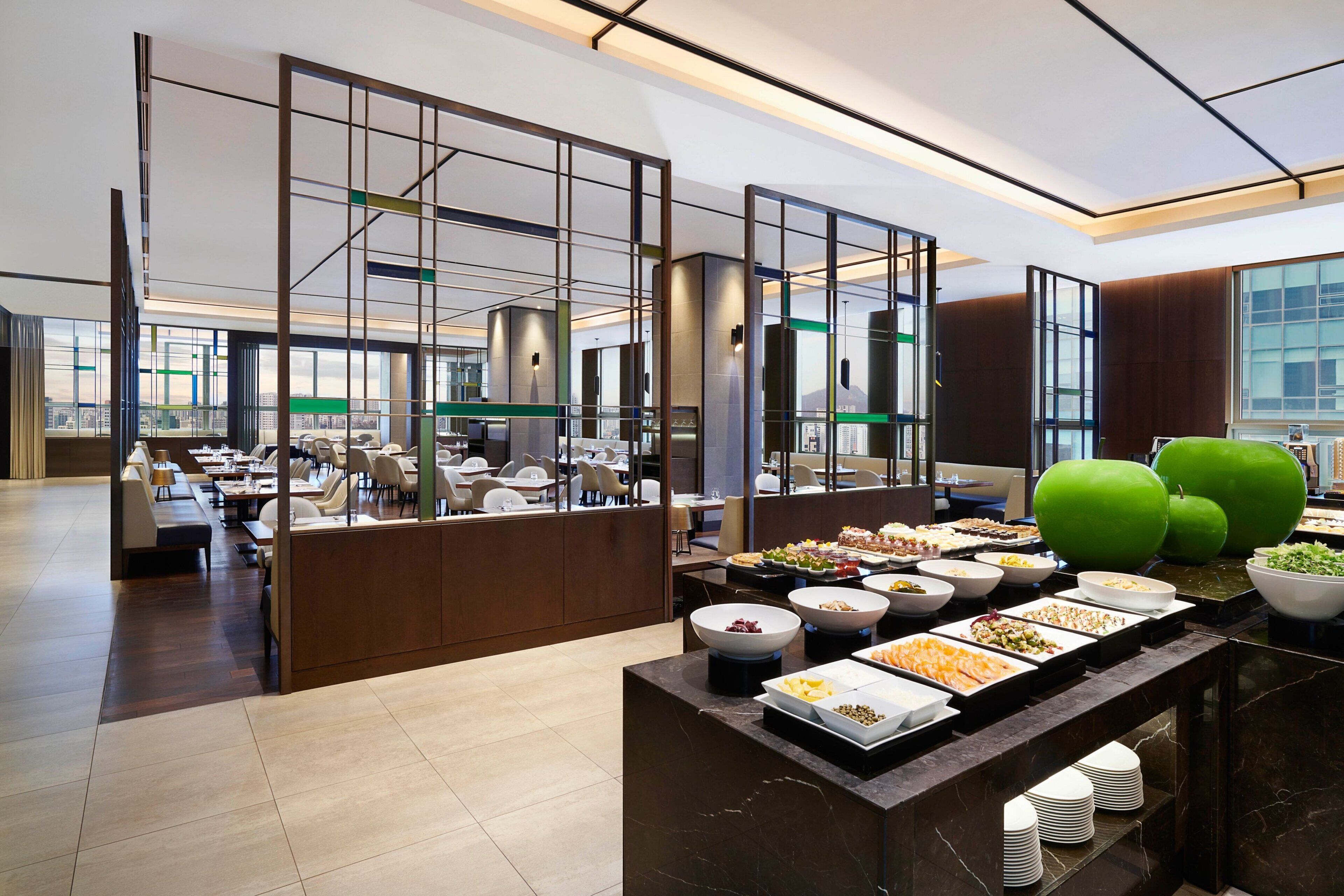 breakfast and lunch served, american cuisine