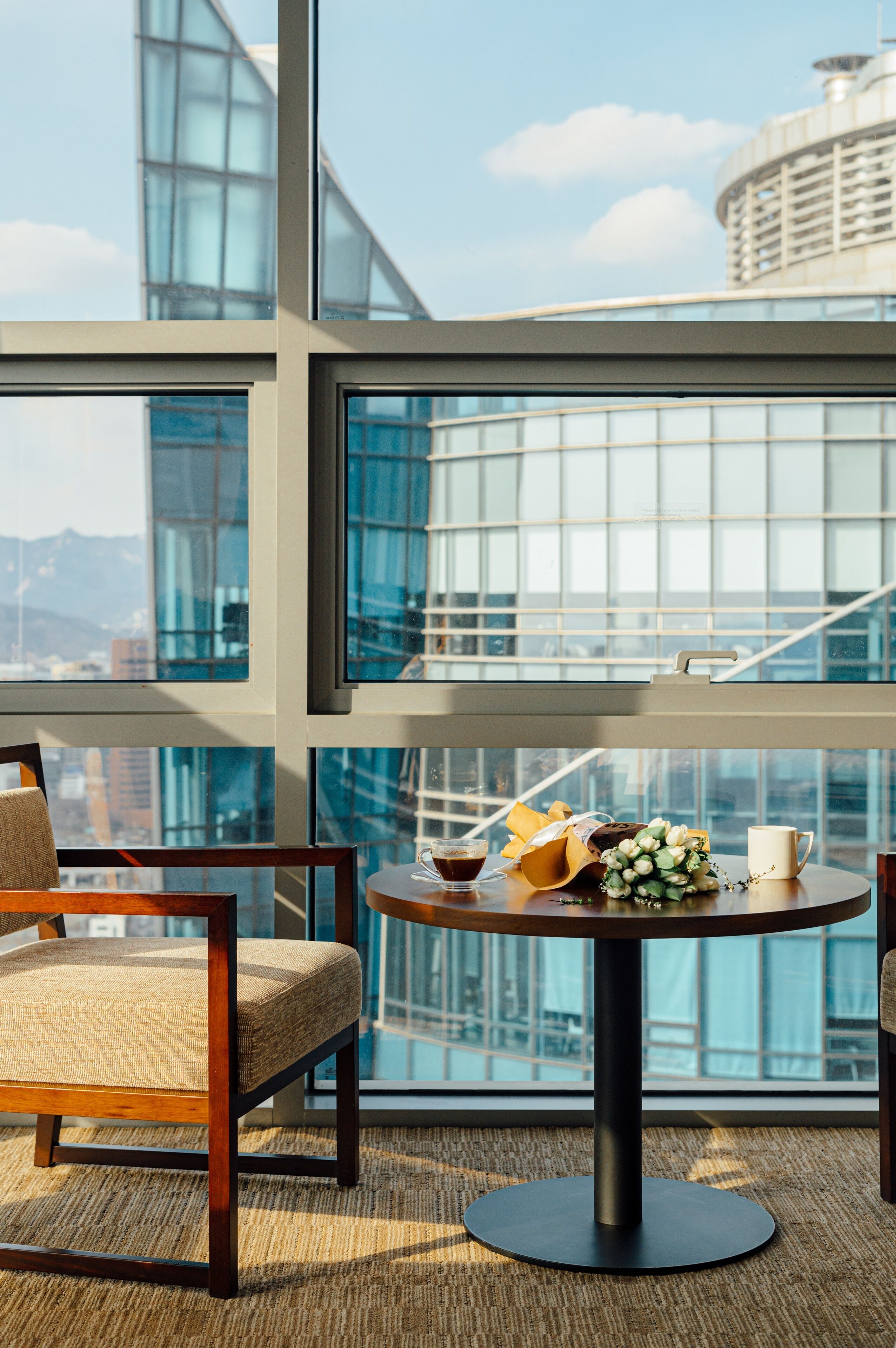 디럭스룸, 킹사이즈침대 1개, 코너 | 거실 공간 | 케이블 채널 시청이 가능한 40인치 LED TV, TV