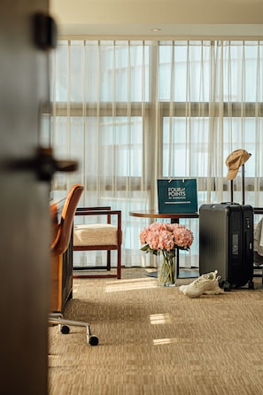 Deluxe Room, 1 Twin Bed, Corner (Family) | Premium bedding, pillowtop beds, in-room safe, desk - Four Points by Sheraton Josun, Seoul Station (Seoul)