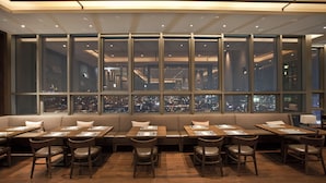 供应早餐和午餐