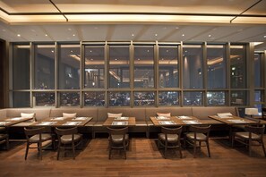 Breakfast and lunch served, American cuisine - Four Points by Sheraton Josun, Seoul Station (Seoul)