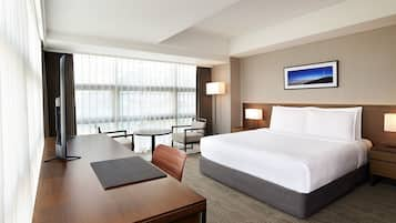 Deluxe Room, 1 King Bed, Corner | Premium bedding, pillowtop beds, in-room safe, desk