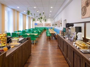 TĂ€gliches kontinentales FrĂŒhstĂŒck (15 EUR pro Person)