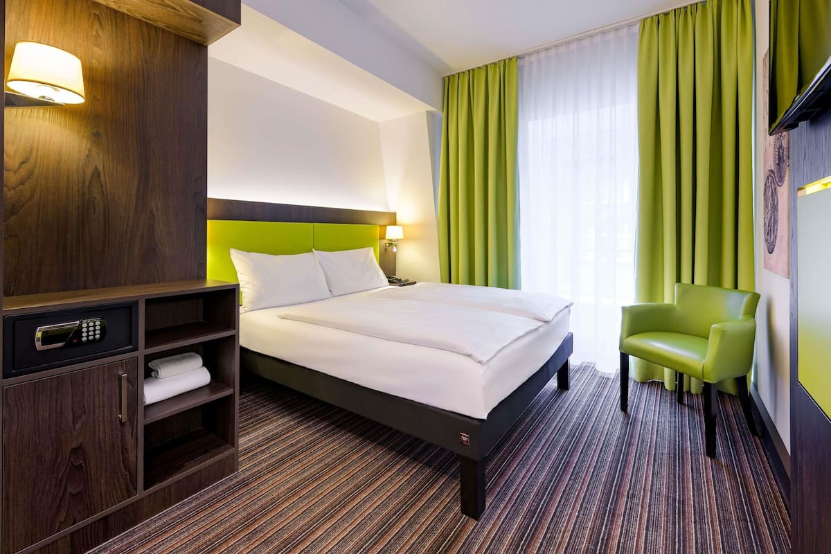 Comfort Double Room, 1 Double Bed | In-room safe, desk, soundproofing, cribs/infant beds