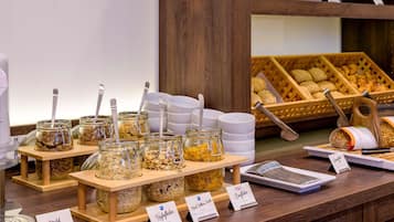 Daily continental breakfast (EUR 15 per person)