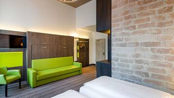 Familien-Zweibettzimmer (All Comfort) | Zimmersafe, Schreibtisch, schallisolierte Zimmer, Babybetten