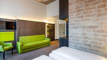 Familien-Zweibettzimmer (All Comfort) | Zimmersafe, Schreibtisch, schallisolierte Zimmer, Babybetten