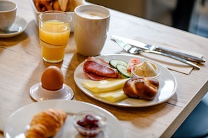Daily continental breakfast (EUR 15 per person)