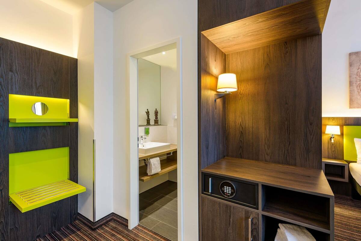 family twin room (all comfort) | in-room safe, desk, soundproofing, cots/infant beds