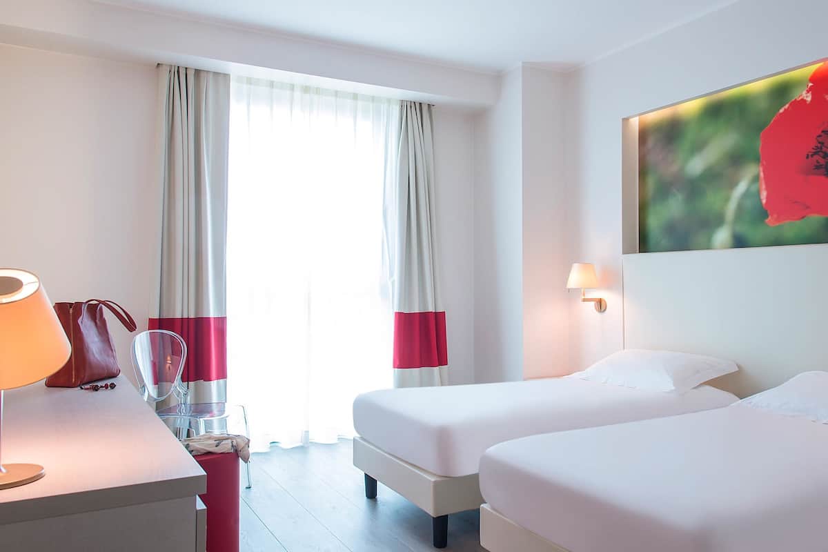 Standard Twin Room, 2 Twin Beds | Premium bedding, minibar, in-room safe, individually decorated