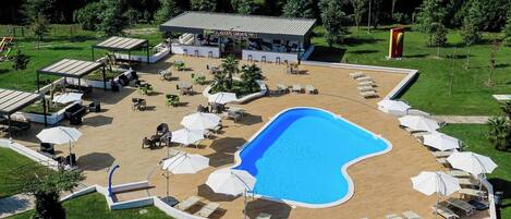 Alberca al aire libre por temporada