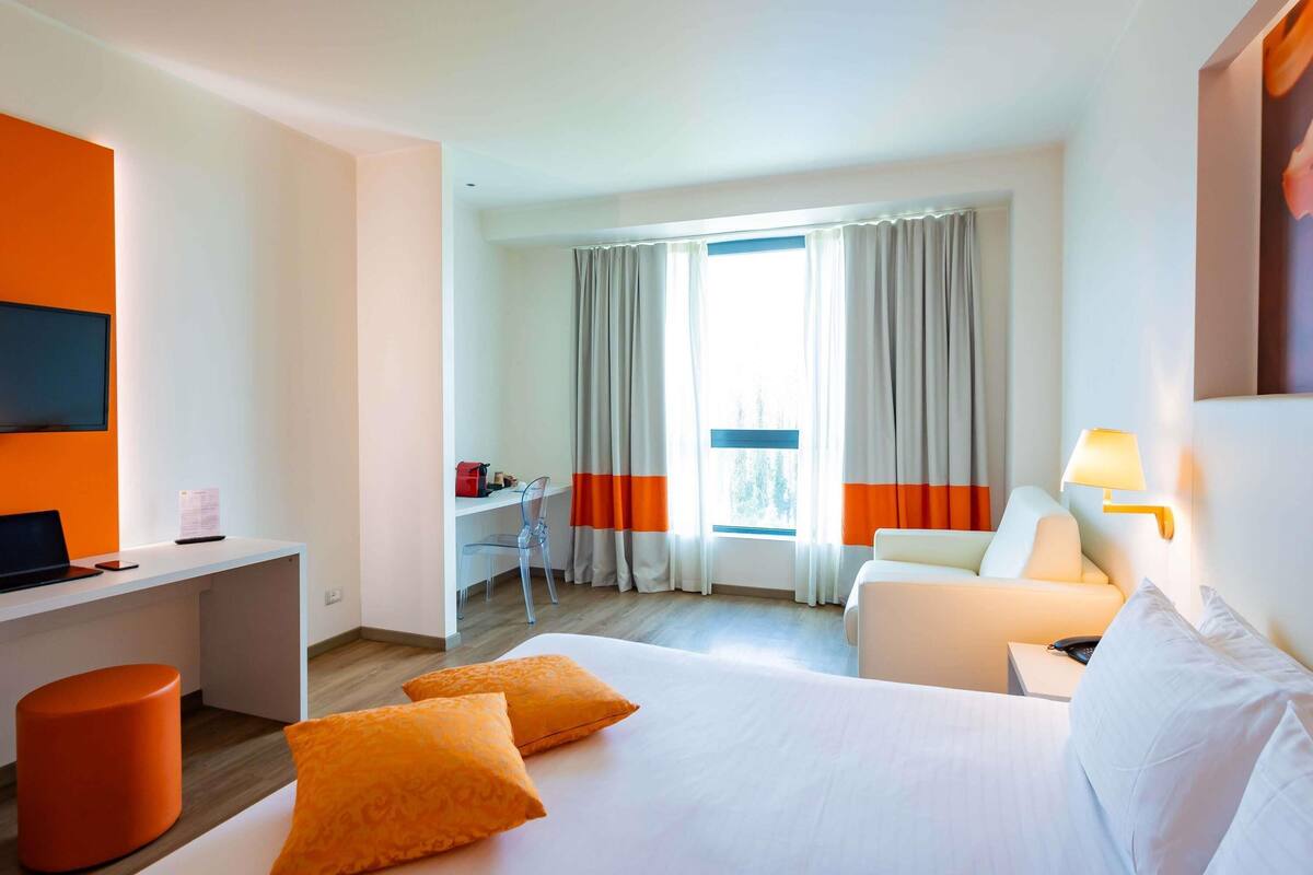 executive room, 1 double bed, park view | premium bedding, minibar, in-room safe, individually decorated