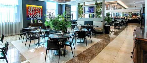 Sarapan bufet setiap hari (EUR 14.9 seorang)