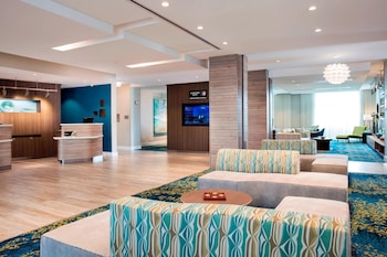 2 bars/lounges, poolside bar at Courtyard by Marriott Faro Blanco Resort