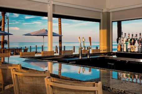 2 bars/lounges, poolside bar. Courtyard by Marriott Faro Blanco Resort, Marathon Florida Keys