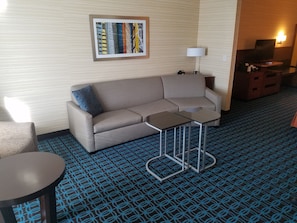 In-room safe, desk, iron/ironing board, free WiFi - Fairfield Inn & Suites Gallup (Gallup)