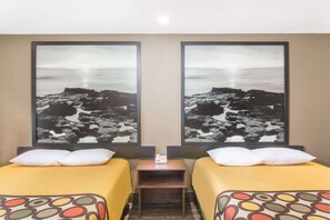 Huone, 2 keskisuurta parisänkyä, tupakointi kielletty | Työpöytä, silitysrauta/-lauta, ilmaiset vauvansängyt, ilmainen Wi-Fi