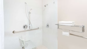 Salle de bain accessible aux personnes à mobilité réduite