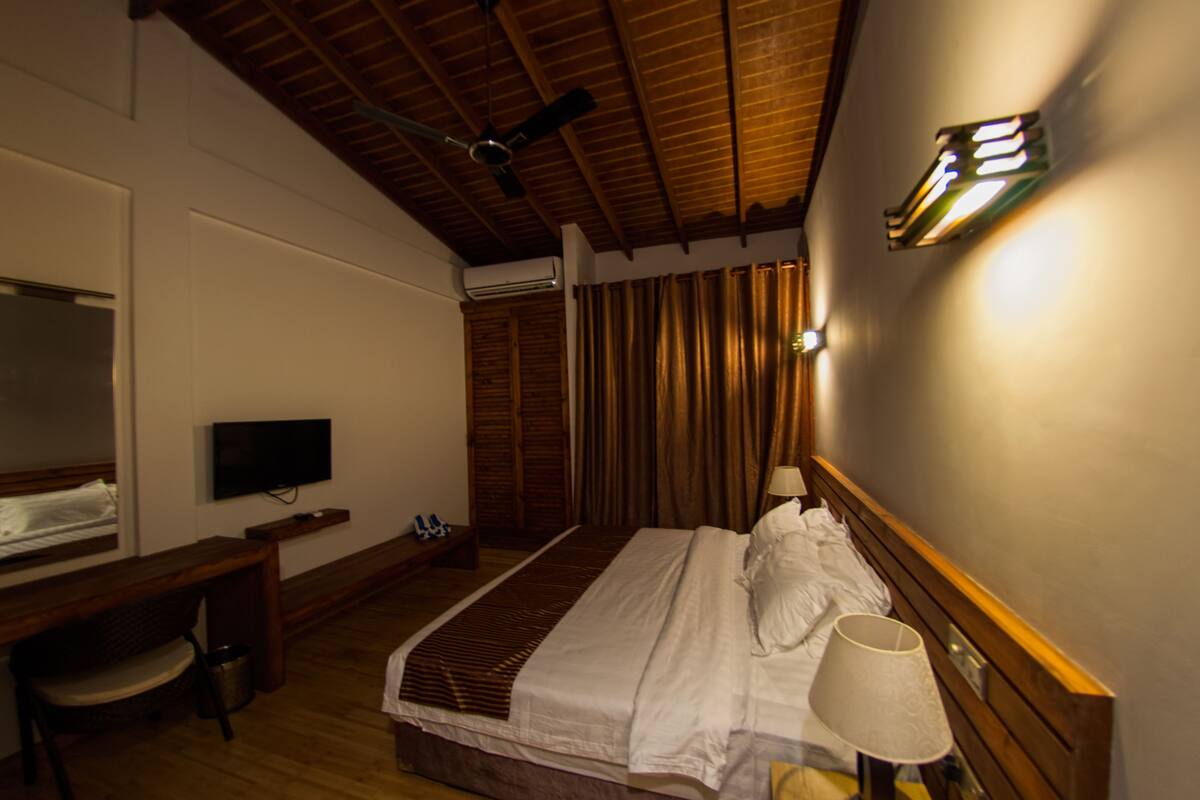 1 Schlafzimmer, hochwertige Bettwaren, Zimmersafe, Schreibtisch