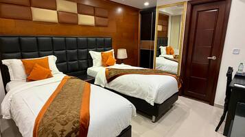 Habitación Deluxe con 2 camas individuales | Ropa de cama de alta calidad, minibar, caja fuerte