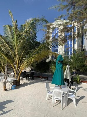 Vista frontal de la propiedad