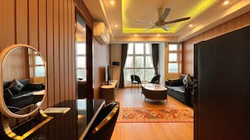 Suite estudio Royal, para no fumadores, vista al mar | 1 habitación, ropa de cama de alta calidad y minibar