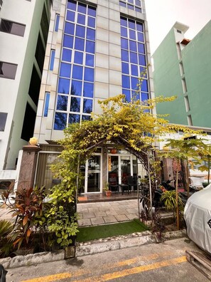 Front of property - Rivethi Beach hotel (Hulhumalé)