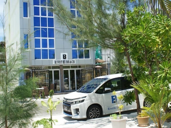 Front of property - Rivethi Beach hotel (Hulhumalé)