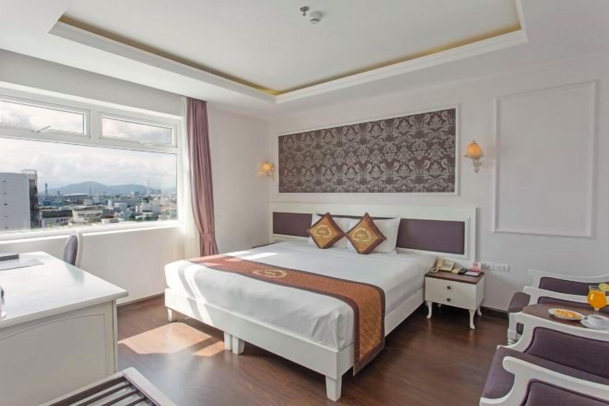 Egyptian cotton sheets, premium bedding, pillowtop beds, minibar