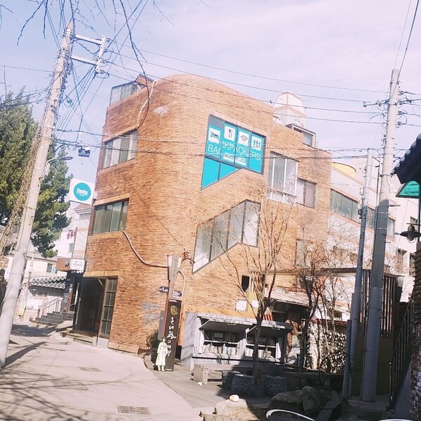 Mặt tiền nơi lưu trú