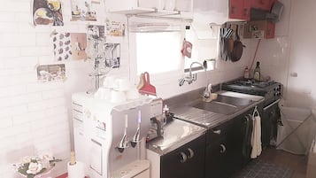 共用宿舍, 僅限女士 | 私人廚房 | 爐具、廚房用具/餐具/器皿